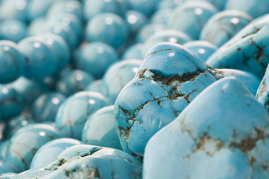 Turquoise : Pierre précieuse ou porte-bonheur ?