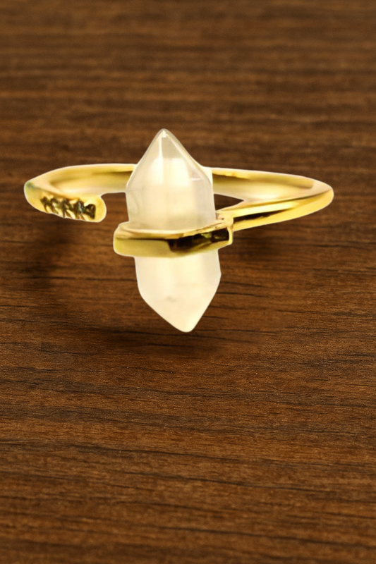 Bague pointe en Pierre de lune